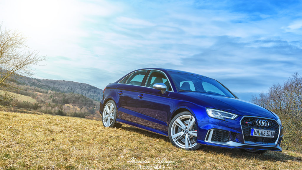 Audi RS3 Limousine Mysticblau Perleffekt