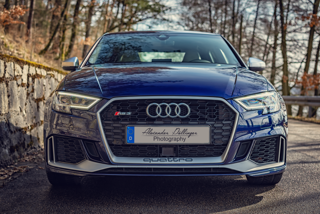 Audi RS3 Limousine Mysticblau Perleffekt