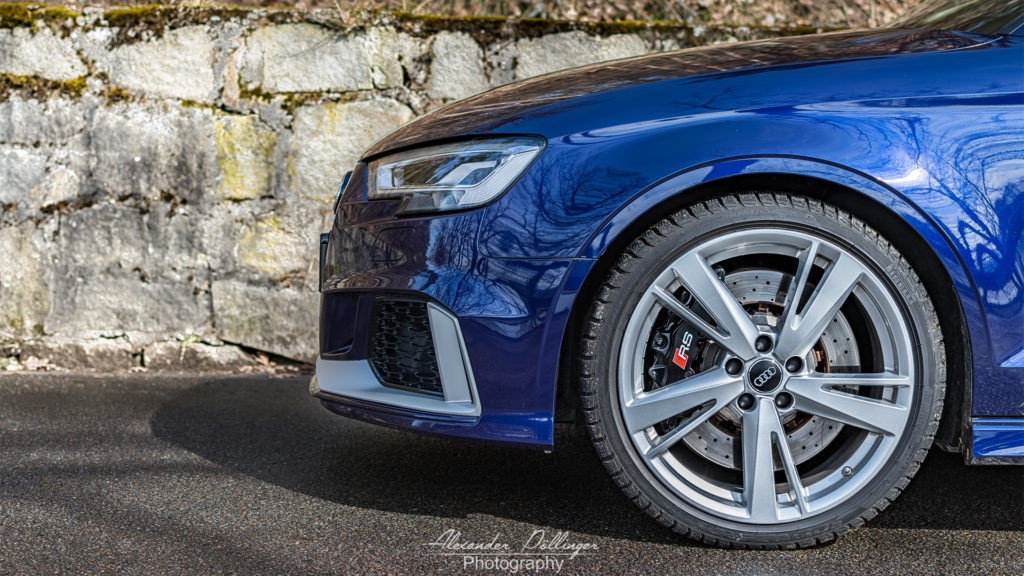 Audi RS3 Limousine Mysticblau Perleffekt